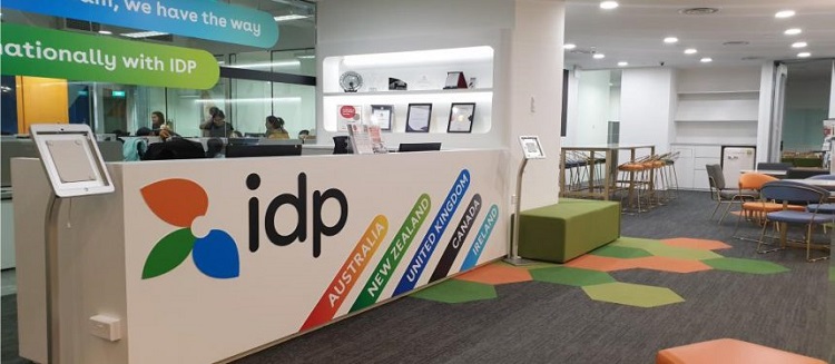 Without experience, IDP Education Ltd provides jobs for residents and expatriates